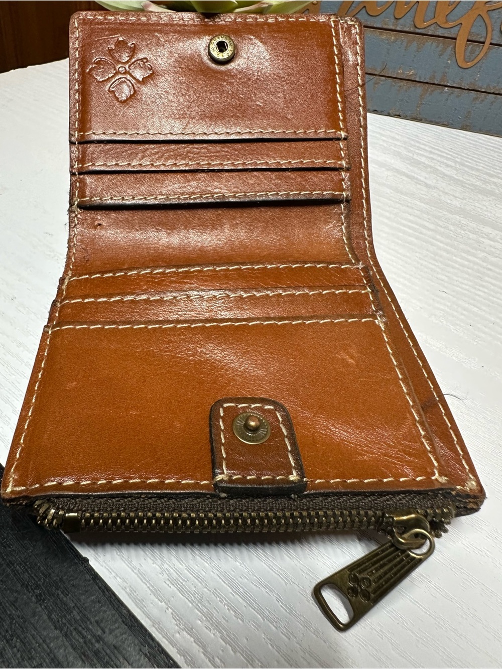 Patricia Nash Brown Leather Zip Around Wallet - Picture 8 of 11